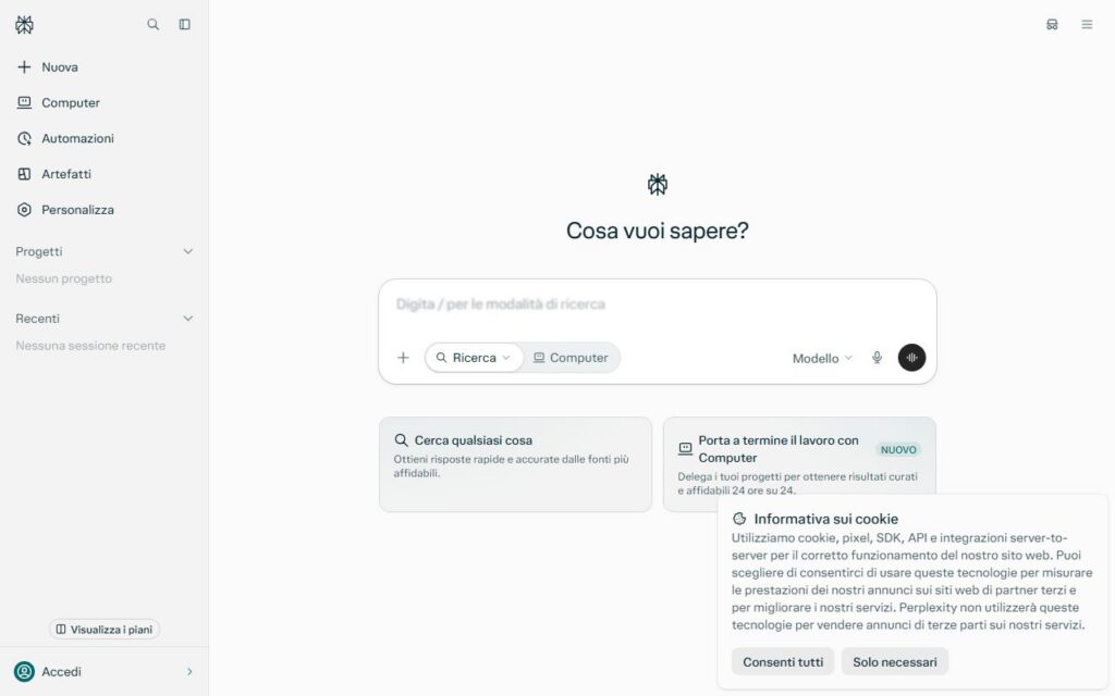 Schermata iniziale di Perplexity con la casella «Cosa vuoi sapere?» e il pulsante Accedi in basso a sinistra